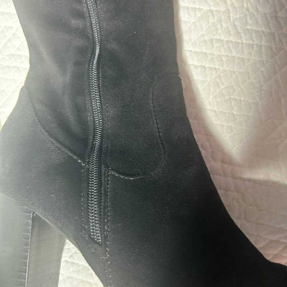 Cupid women’s size 8.5 poll on stretchy over the knee‎ block, heel boot.